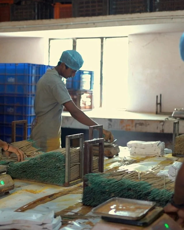 Weighing and packing at the Janak factory